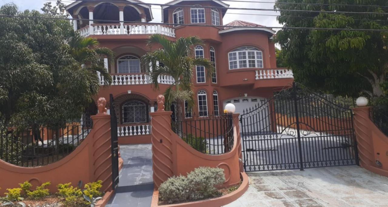 Cazwin Villas Montego Bay Exterior photo