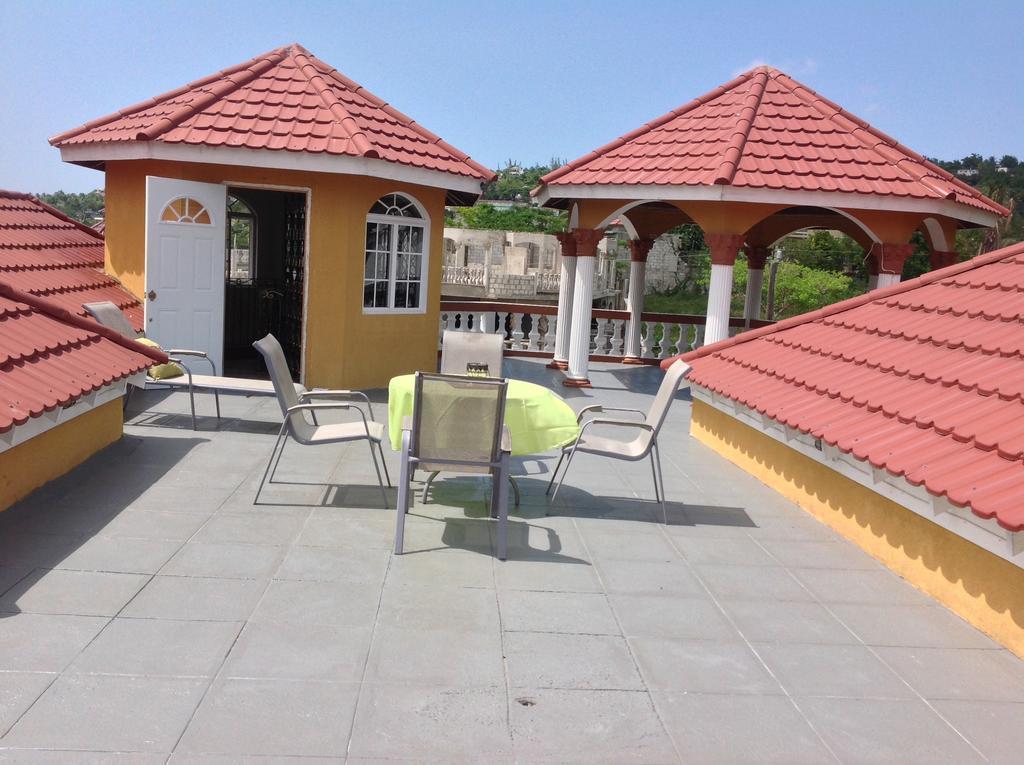Cazwin Villas Montego Bay Exterior photo
