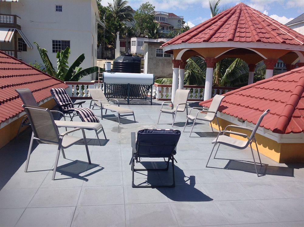 Cazwin Villas Montego Bay Exterior photo